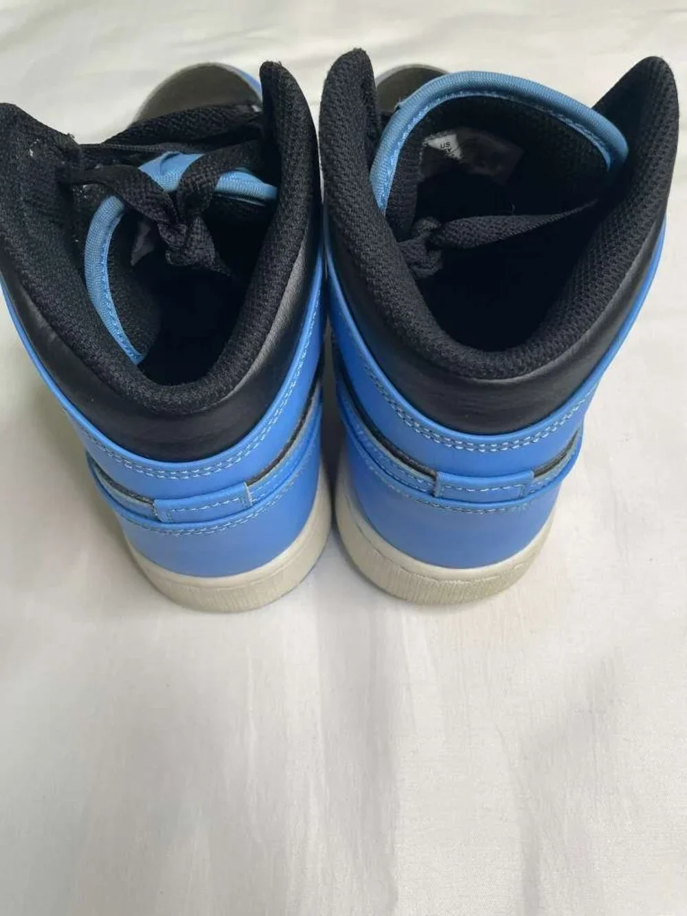 Air Jordan 1 Mid GS University Blue Black White Size 6Y Youth